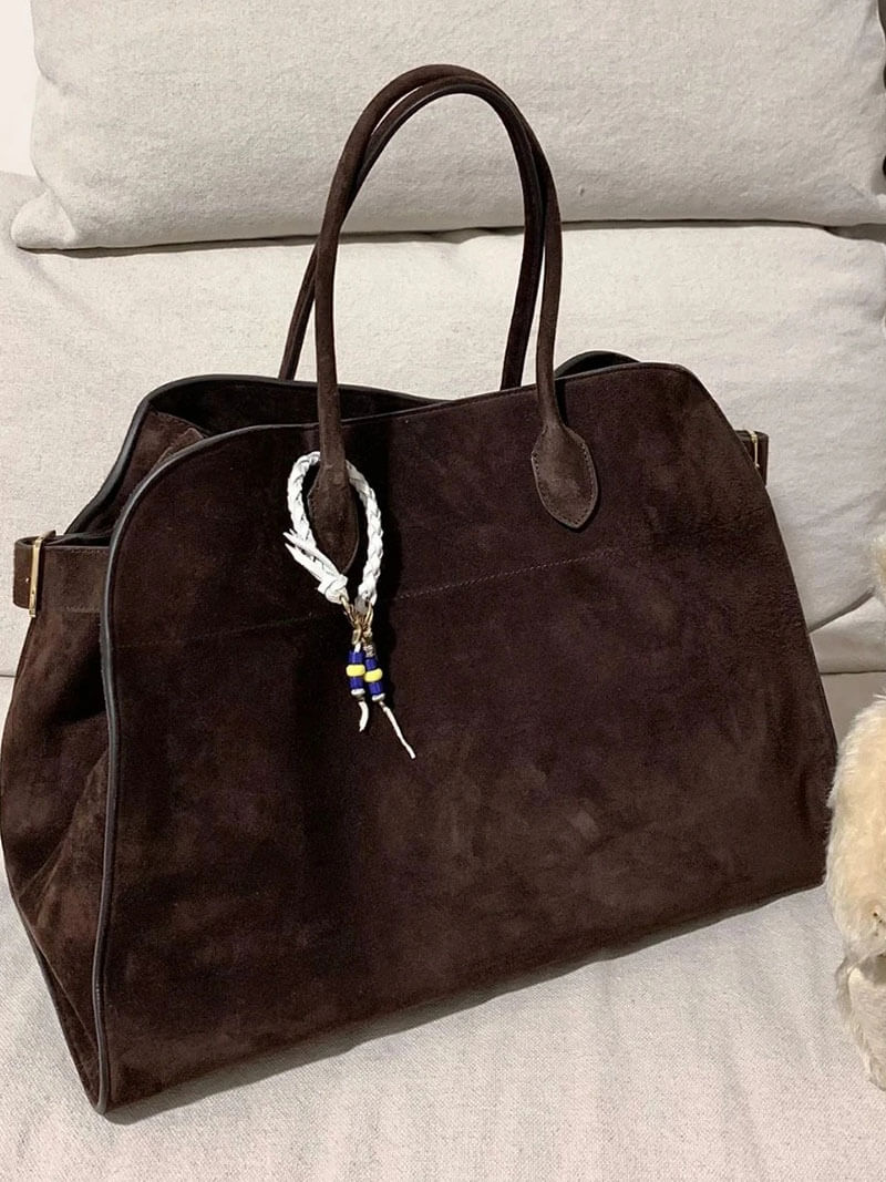 Chic and Spacious Tote Bag